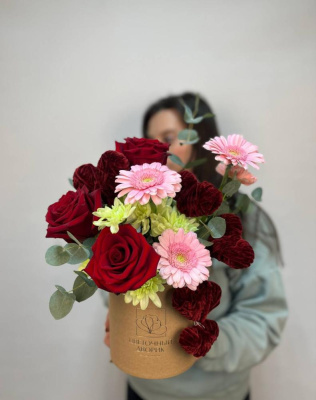 Композиция" Влюблённые сердца" с розами