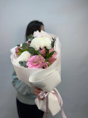 Букет" Искры любви" с хризантемой