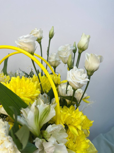 Композиция" Солнечная" с хризантемой