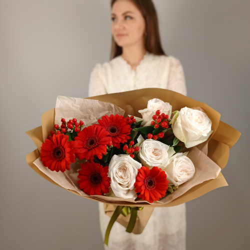 Букет "Аромат лепестков" с герберами