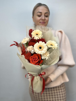 Букет"Ароматный секрет" с розами