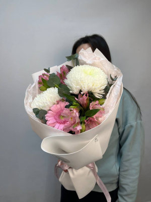 Букет" Искры любви" с хризантемой