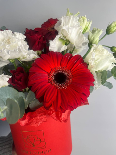 Композицтя" Вырази чувства" с герберами