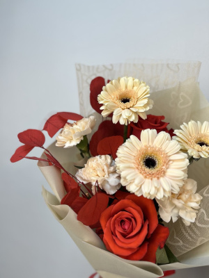 Букет"Ароматный секрет" с розами