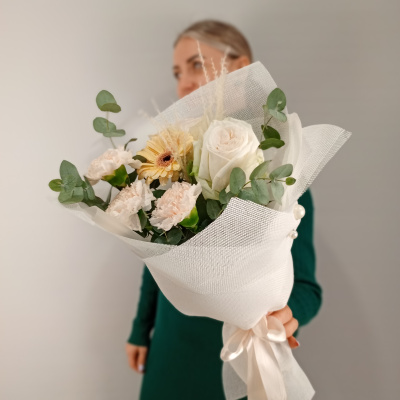 Букет комплимент "C любовью" с диантусом