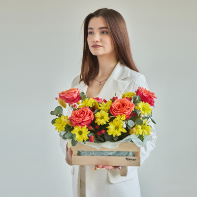 Ящик с розами и хризантемой N 84661-Ф