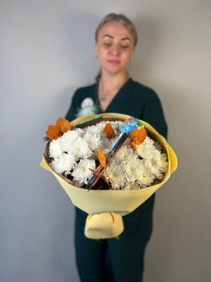 Букет"Колокольчик" с хризантемой