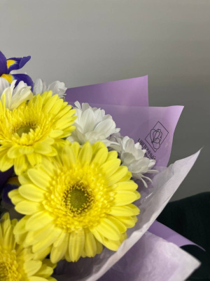 Букет с хризантемой "Мамина любовь"