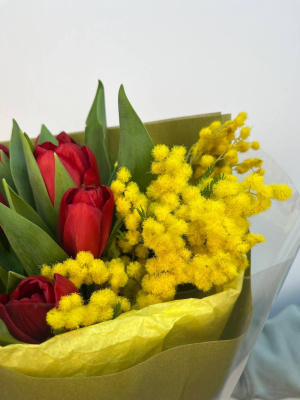 Букет"Аромат весны " с тюльпанами