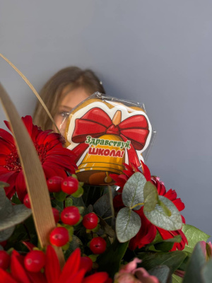 композиция "День знаний" с хризантемой