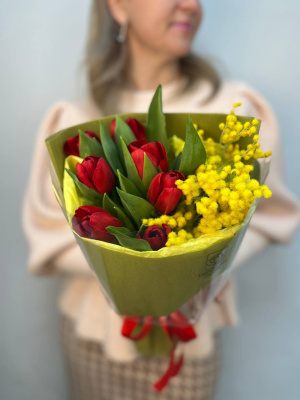 Букет"Аромат весны " с тюльпанами