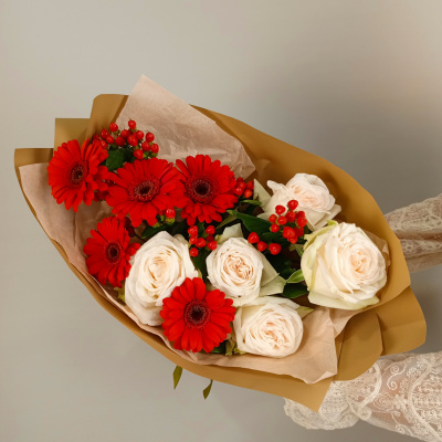 Букет "Аромат лепестков" с герберами